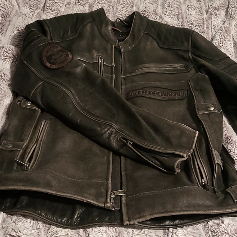 Like new. Worn once. Genuine Harley Davidson all leather coat.